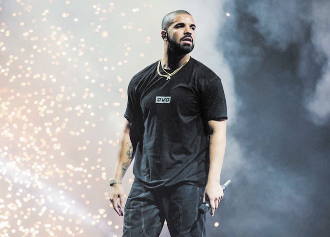Drake interrompt son concert pour mettre fin à une agression sexuelle Drake interrompt son concert pour mettre fin à une agression sexuelle