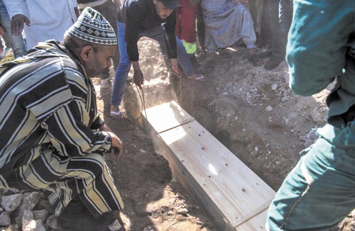 Les familles des victimes du panier de la honte enterrent leurs morts Les familles des victimes du panier de la honte enterrent leurs morts