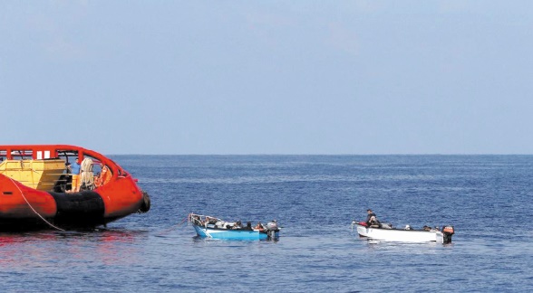 Sauvetage de 9 immigrants clandestins irréguliers au large de la Tunisie Sauvetage de 9 immigrants clandestins irréguliers au large de la Tunisie
