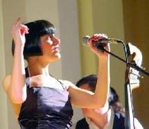 Entretien avec la chanteuse Paola Donzella : «La musique est une forme séduisante pour communiquer avec les autres» Entretien avec la chanteuse Paola Donzella : «La musique est une forme séduisante pour communiquer avec les autres»