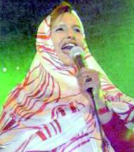La chanteuse mauritanienne s’est produite au Festival “Mer et désert” : Maâlouma Bent El Meidah enflamme Dakhla La chanteuse mauritanienne s’est produite au Festival “Mer et désert” : Maâlouma Bent El Meidah enflamme Dakhla
