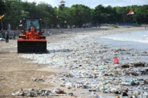 Un océan de déchets envahit les plages à Bali Un océan de déchets envahit les plages à Bali