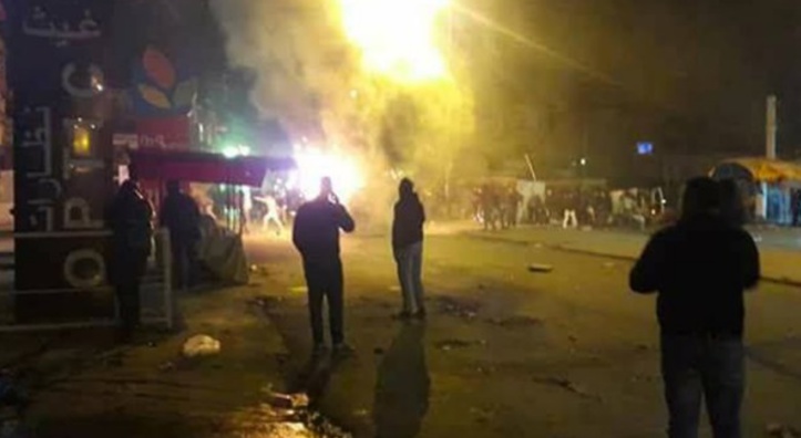 Un mort dans des affrontements entre manifestants et forces de l'ordre en Tunisie Un mort dans des affrontements entre manifestants et forces de l'ordre en Tunisie