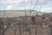 A l'ombre des déchets miniers, les townships de Johannesburg toussent A l'ombre des déchets miniers, les townships de Johannesburg toussent