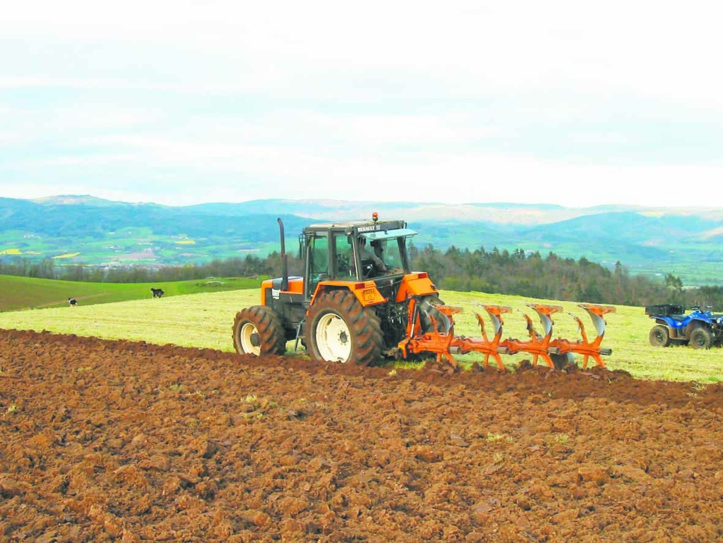 Ciel, mon économie ! Une croissance de 4% en 2017 revue à la baisse pour 2018 par le HCP Ciel, mon économie ! Une croissance de 4% en 2017 revue à la baisse pour 2018 par le HCP