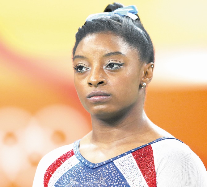 Simone Biles s'ajoute à la longue liste des victimes sexuelles du Dr Nassar Simone Biles s'ajoute à la longue liste des victimes sexuelles du Dr Nassar