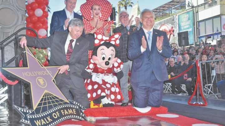 Minnie reçoit une étoile à Hollywood, 50 ans après Mickey Minnie reçoit une étoile à Hollywood, 50 ans après Mickey