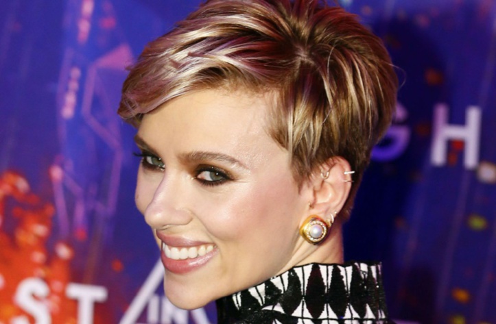 James Franco violemment taclé par Scarlett Johansson