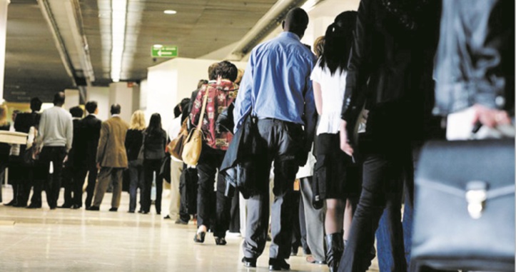 Le nombre de personnes sans emploi se maintient à un niveau élevé à l’échelle mondiale Le nombre de personnes sans emploi se maintient à un niveau élevé à l’échelle mondiale