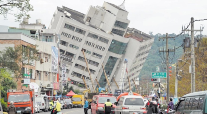 Un séisme fait quatre morts et renverse des immeubles à Taïwan Un séisme fait quatre morts et renverse des immeubles à Taïwan