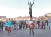 La halqa, un espace de la culture orale et de la communication sociale au Maroc La halqa, un espace de la culture orale et de la communication sociale au Maroc
