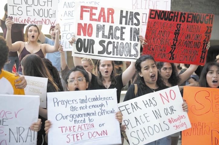 Une manifestation pour dénoncer le culte des armes aux Etats-Unis