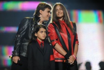 La famille de Michael Jackson au bord de l’explosion ! La famille de Michael Jackson au bord de l’explosion !