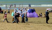 Agadir : Mille jeunes s’activent pour une plage propre Agadir : Mille jeunes s’activent pour une plage propre