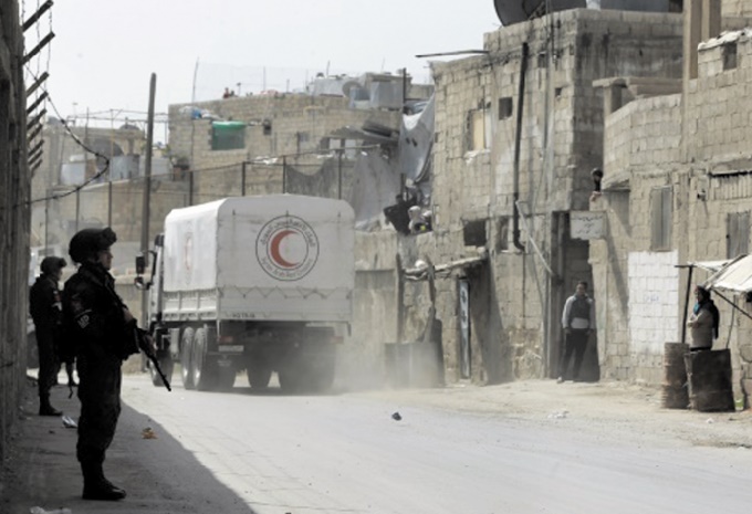 Un convoi d'aides entre dans le fief rebelle de la Ghouta Un convoi d'aides entre dans le fief rebelle de la Ghouta