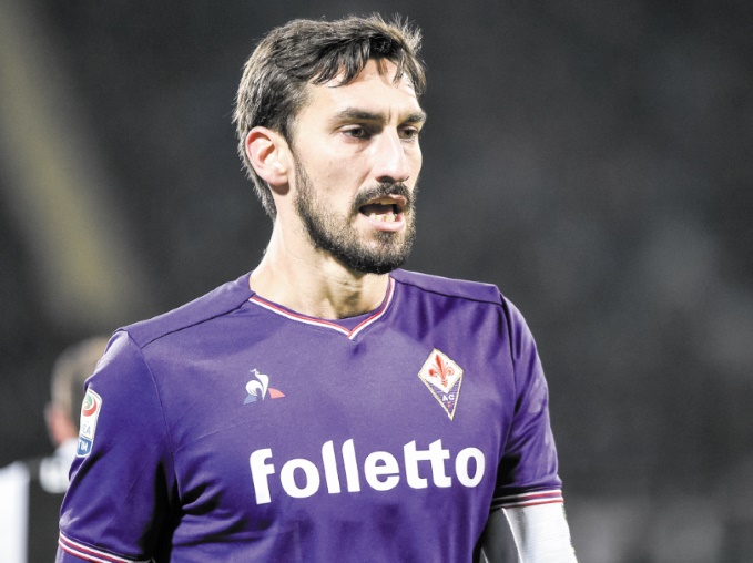 La Fiorentina et Cagliari retirent le N.13 en mémoire d'Astori La Fiorentina et Cagliari retirent le N.13 en mémoire d'Astori