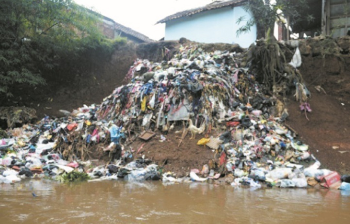 Le défi titanesque de nettoyer le fleuve le plus pollué au monde en Indonésie Le défi titanesque de nettoyer le fleuve le plus pollué au monde en Indonésie