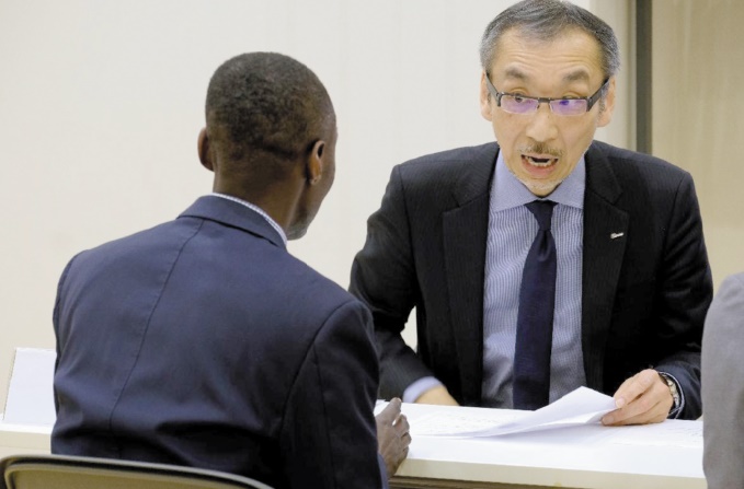 Recruter des réfugiés, le pari d'entreprises japonaises face à la pénurie de bras Recruter des réfugiés, le pari d'entreprises japonaises face à la pénurie de bras