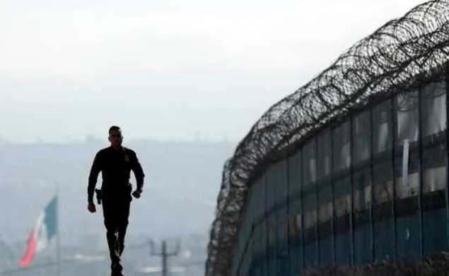 Trump envoie la Garde nationale à la frontière avec le Mexique Trump envoie la Garde nationale à la frontière avec le Mexique