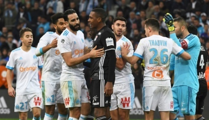 Adil Rami et Anthony Lopes écopent de trois matches de suspension ferme