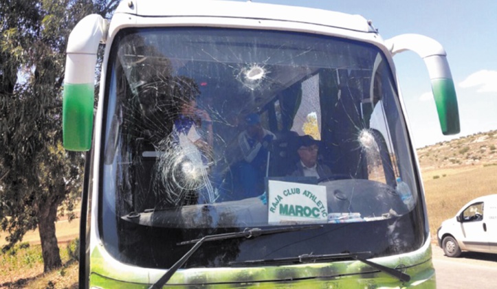 Insupportable ! Des supposés supporters rajaouis agressent leurs idoles présumées Insupportable ! Des supposés supporters rajaouis agressent leurs idoles présumées