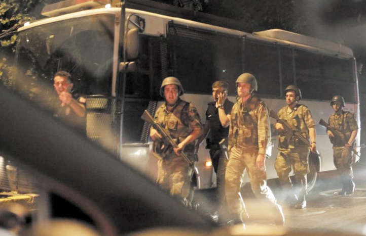 Mandats d’arrêt contre près de 190 suspects du putsch en Turquie Mandats d’arrêt contre près de 190 suspects du putsch en Turquie