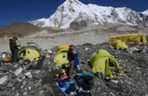 Sur l’Everest, la “fièvre du sommet” pousse aux prises de risques