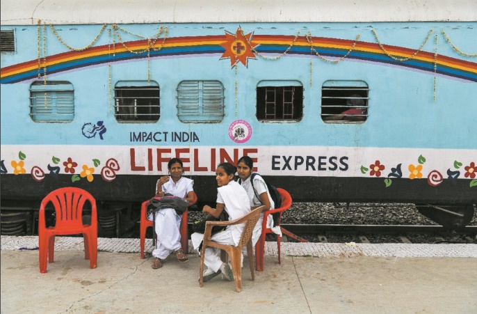 En Inde, un hôpital sur rails contre le déficient système de santé En Inde, un hôpital sur rails contre le déficient système de santé