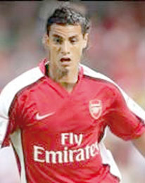 Emirates Cup: Chamakh marque de nouveau pour Arsenal