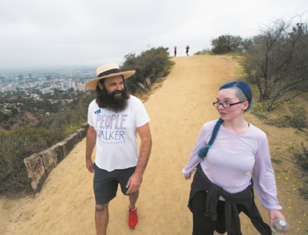 Les compagnons de marche à Los Angeles, contre l’ultra-moderne solitude Les compagnons de marche à Los Angeles, contre l’ultra-moderne solitude