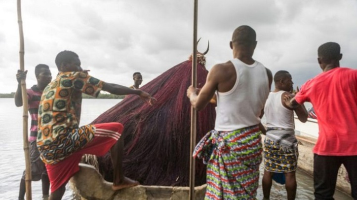 Au Bénin, le Zangbéto, divinité vaudoue au secours de la mangrove Au Bénin, le Zangbéto, divinité vaudoue au secours de la mangrove