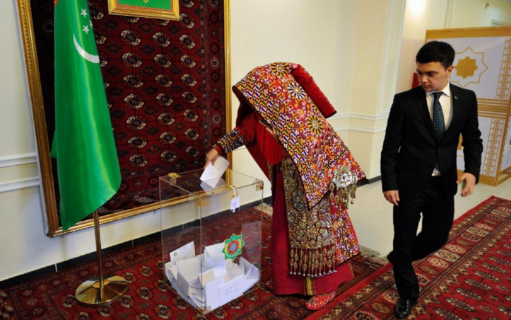 Insolite : “Vénérer sa mère” Insolite : “Vénérer sa mère”