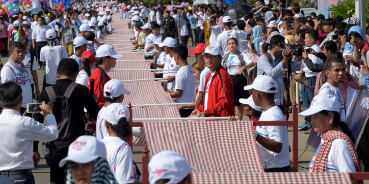 Insolite : Echarpe longue de plus d'un kilomètre Insolite : Echarpe longue de plus d'un kilomètre