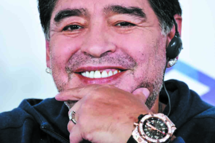 Diego Maradona découvre “son” club du Dinamo Brest et veut rencontrer Loukachenko