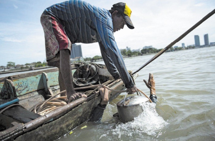 Des Indiana Jones thaïlandais sondent le fleuve de Bangkok Des Indiana Jones thaïlandais sondent le fleuve de Bangkok