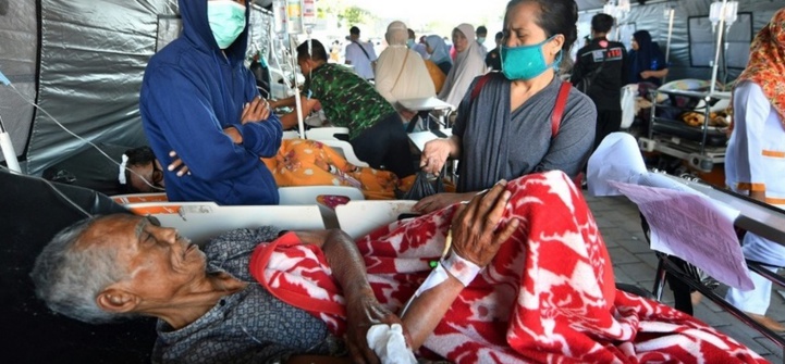 Au moins 91 morts, des centaines de touristes évacués suite à un séisme en Indonésie Au moins 91 morts, des centaines de touristes évacués suite à un séisme en Indonésie