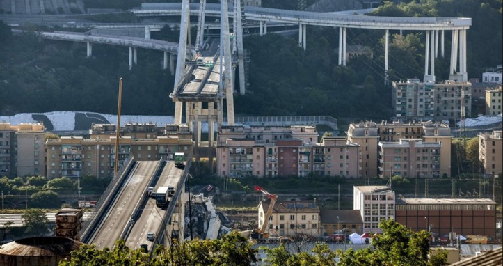 Les recherches continuent après l’effondrement du viaduc à Gênes