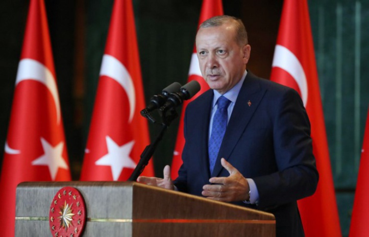 Erdogan défie l'Amérique au congrès de son parti