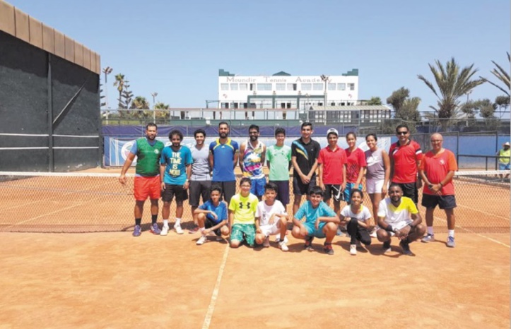 Les jeunes Bahreïnis aiguisent leurs raquettes au Moundir Tennis Academy