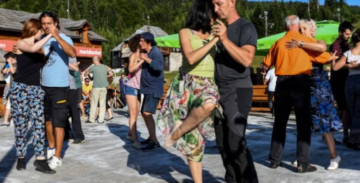 "Thérapie au tango" dans les montagnes du Monténégro "Thérapie au tango" dans les montagnes du Monténégro