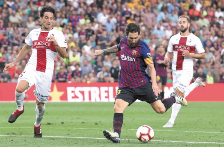 Liga : Le Barça punit le promu Huesca et rattrape le Real Liga : Le Barça punit le promu Huesca et rattrape le Real