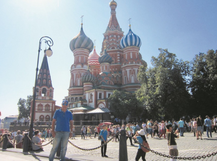 Mohamed Laroussi sur la célébrissime Place Rouge Mohamed Laroussi sur la célébrissime Place Rouge