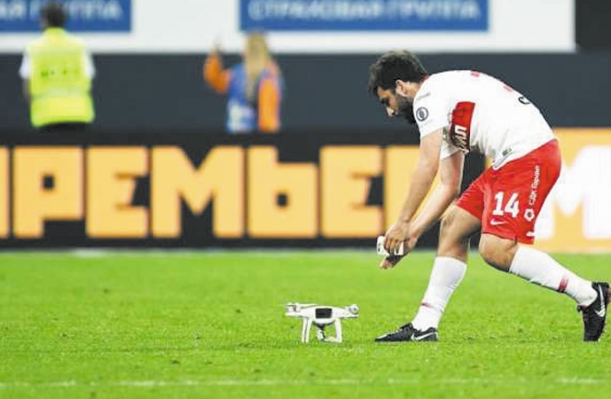 Insolite : Un drone s'écrase sur le terrain de foot