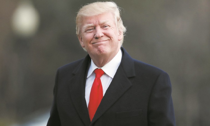 Michael Moore compare Trump à Hitler dans un nouveau documentaire Michael Moore compare Trump à Hitler dans un nouveau documentaire