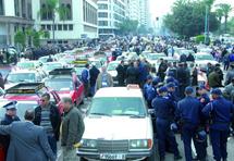 Les usagers, victimes expiatoires des transports urbains : Grands et petits taxis casablancais broient du noir Les usagers, victimes expiatoires des transports urbains : Grands et petits taxis casablancais broient du noir