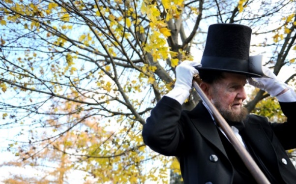Doutes sur l'authenticité d'un chapeau d'Abraham Lincoln Doutes sur l'authenticité d'un chapeau d'Abraham Lincoln