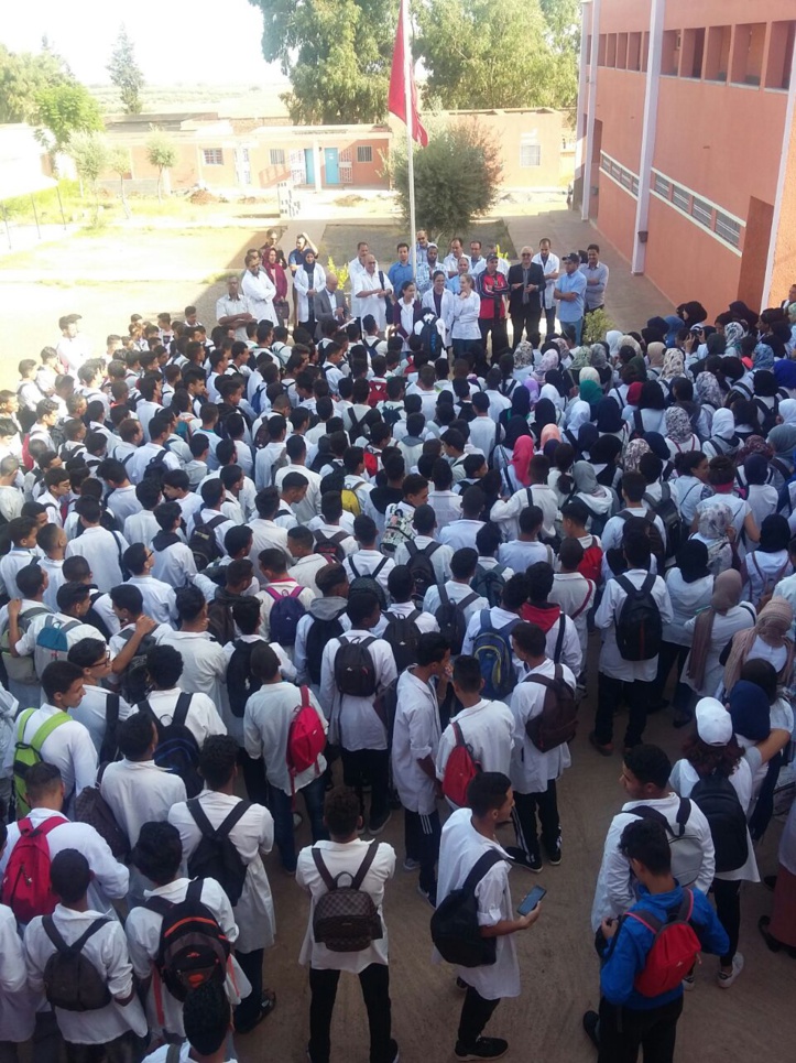 Les élèves du lycée Bir Anzarane  de Tahannaout fêtent leurs professeurs