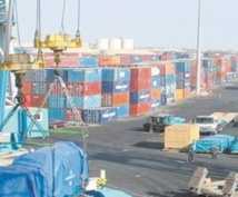 Une guerre commerciale ouverte ralentirait la croissance mondiale sans la stopper Une guerre commerciale ouverte ralentirait la croissance mondiale sans la stopper