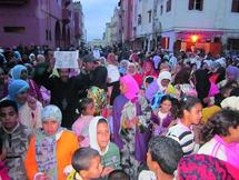 Liberté provisoire pour les détenus de Brahma Cherkaoua à Mohammédia : Distribution de lots de terrain aux bidonvillois Liberté provisoire pour les détenus de Brahma Cherkaoua à Mohammédia : Distribution de lots de terrain aux bidonvillois