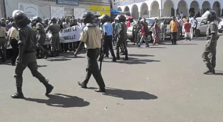 Poursuite des affrontements armés sur l'île comorienne d'Anjouan Poursuite des affrontements armés sur l'île comorienne d'Anjouan